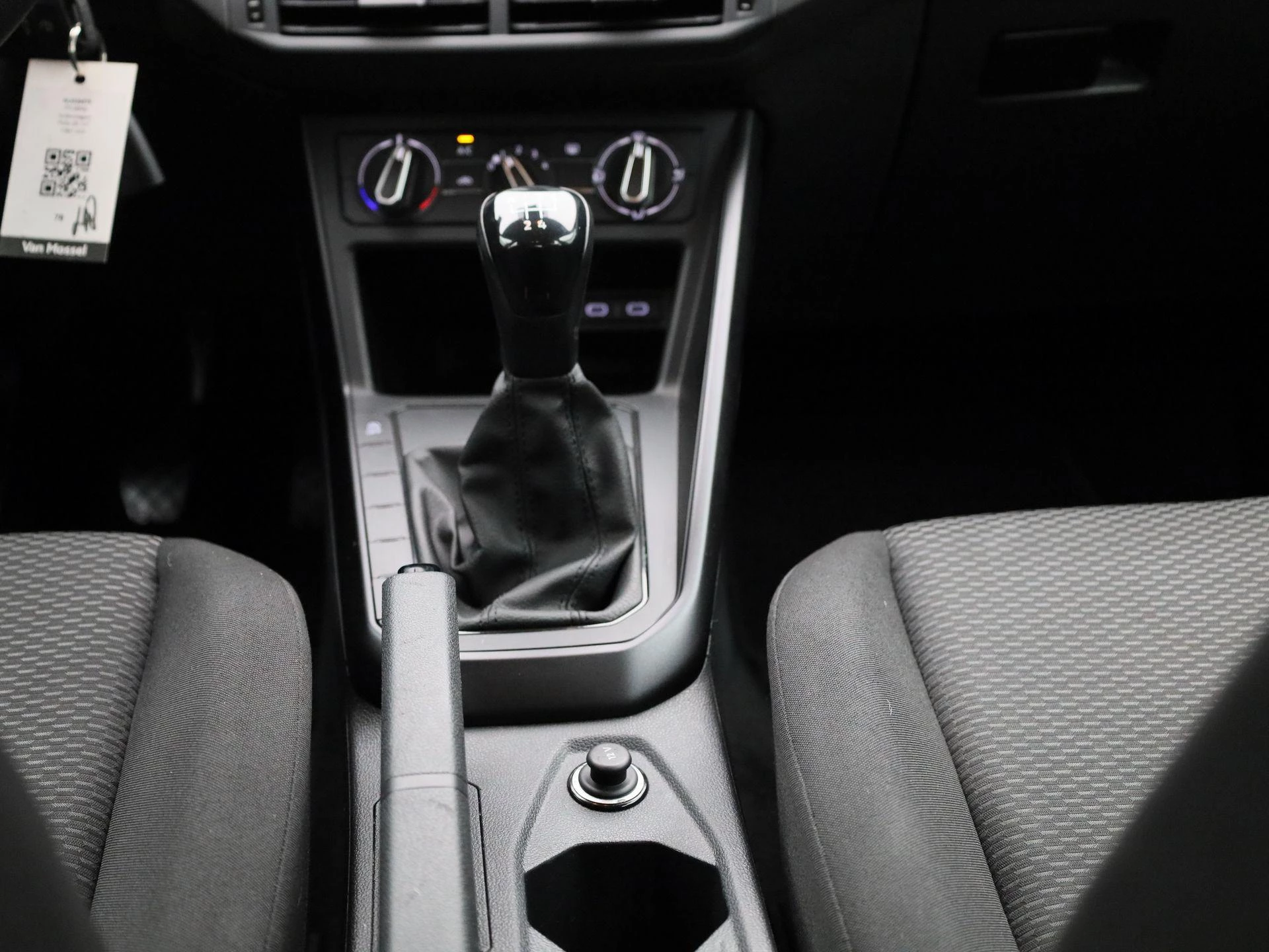 Volkswagen-Polo-image-9