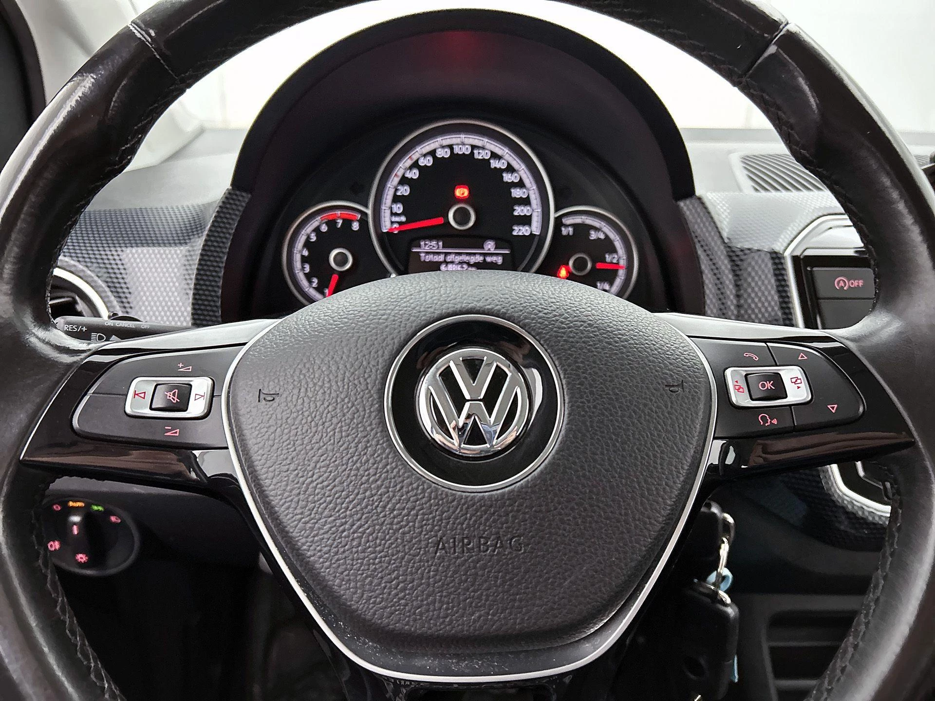 Volkswagen-up!-image-21