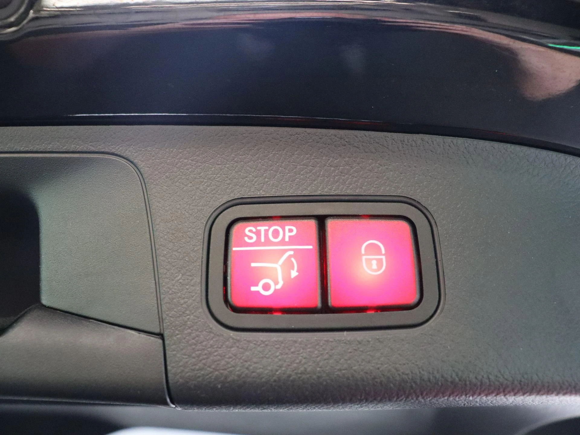 Mercedes-Benz-GLA-image-31