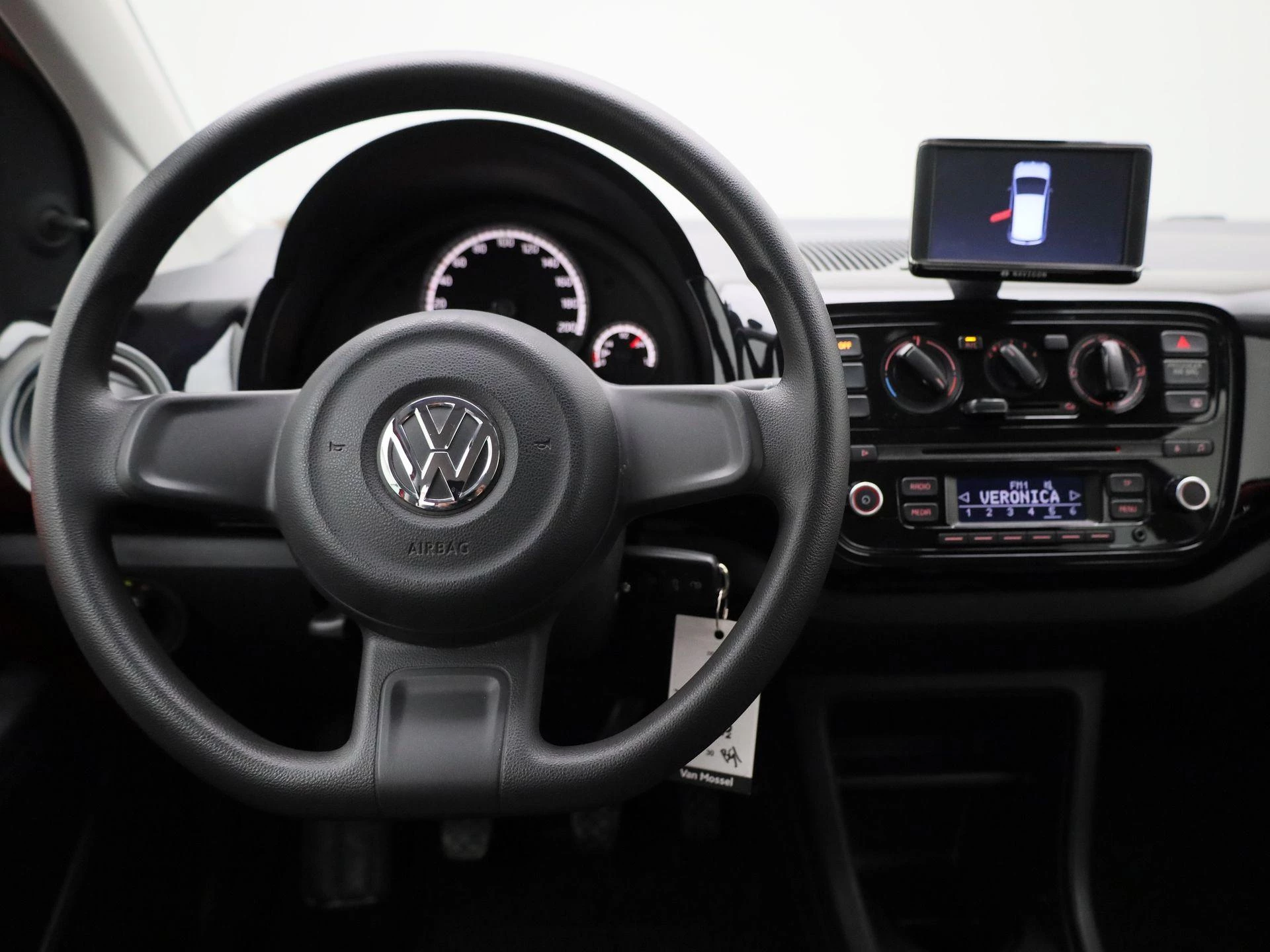 Volkswagen-up!-image-6