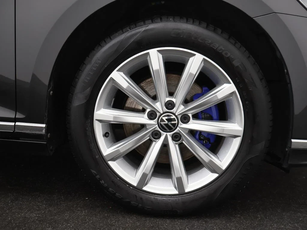 Volkswagen-Passat-image-8