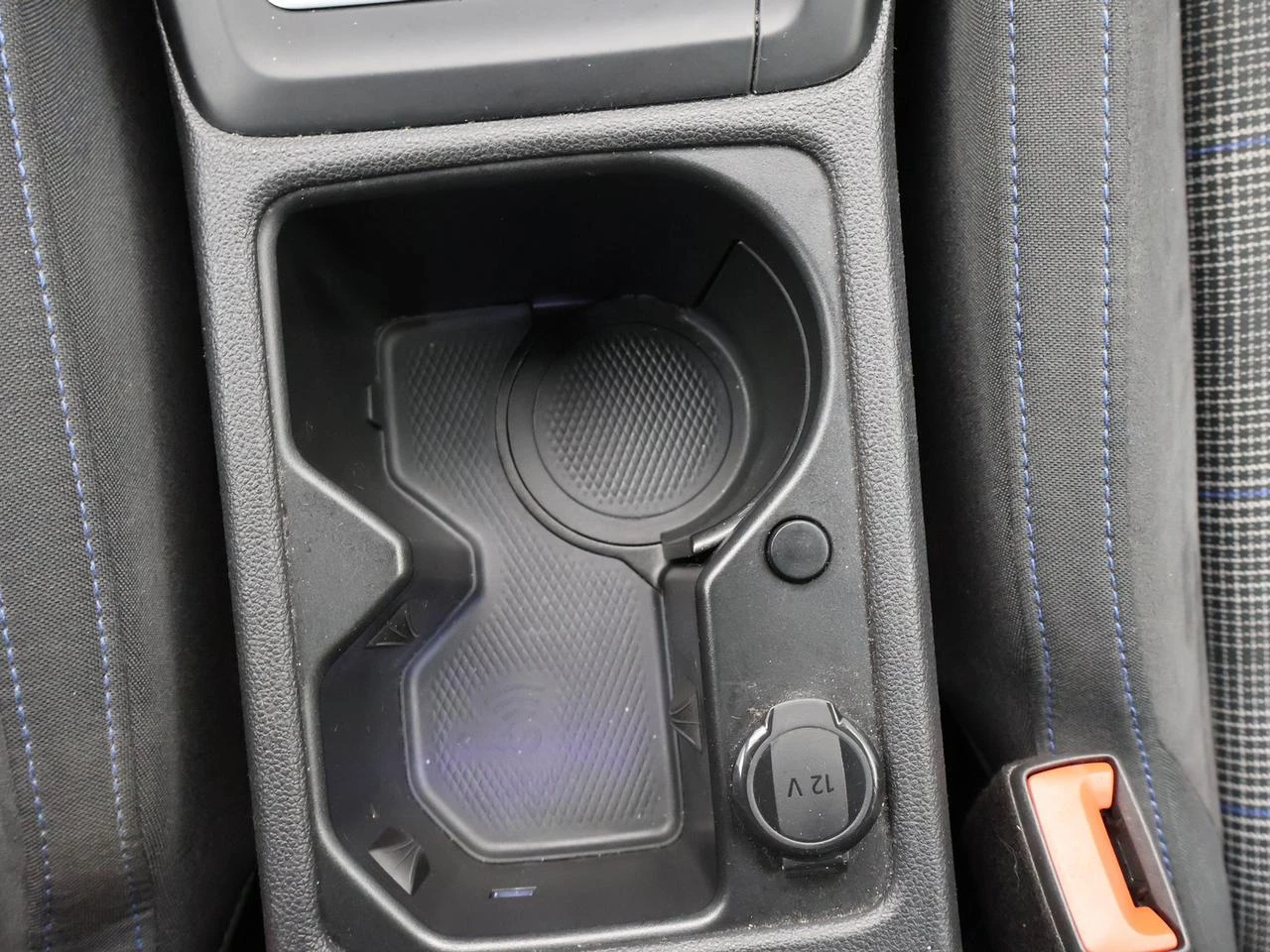 Volkswagen-Golf-image-7