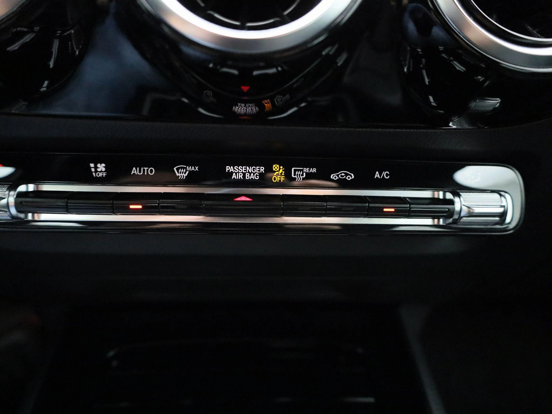 Mercedes-Benz-GLA-image-23
