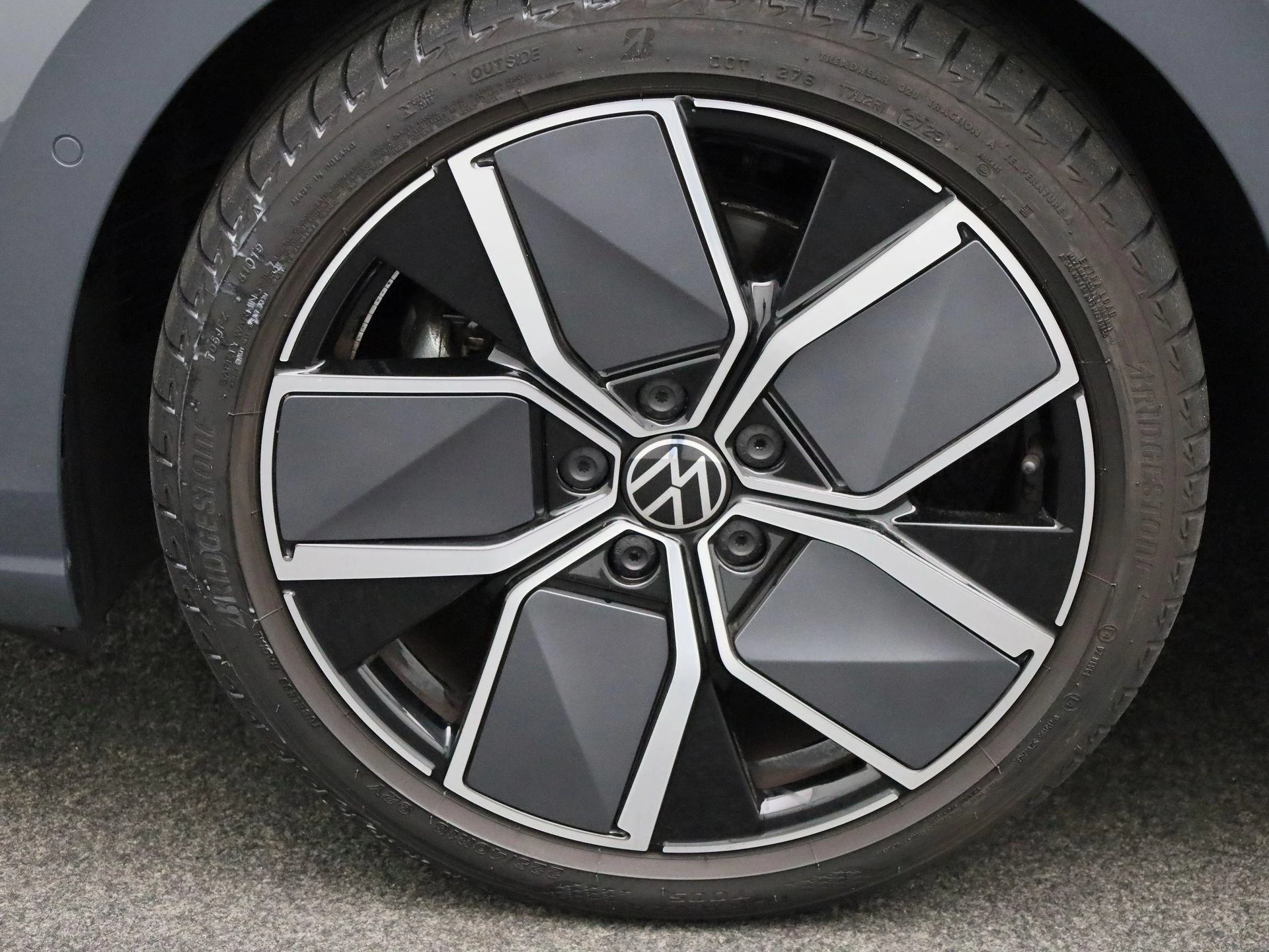 Volkswagen-Golf-image-13