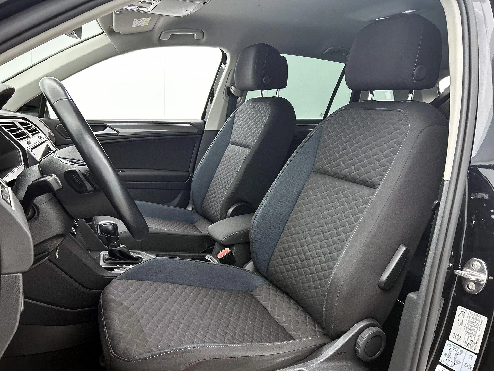 Volkswagen-Tiguan-image-38