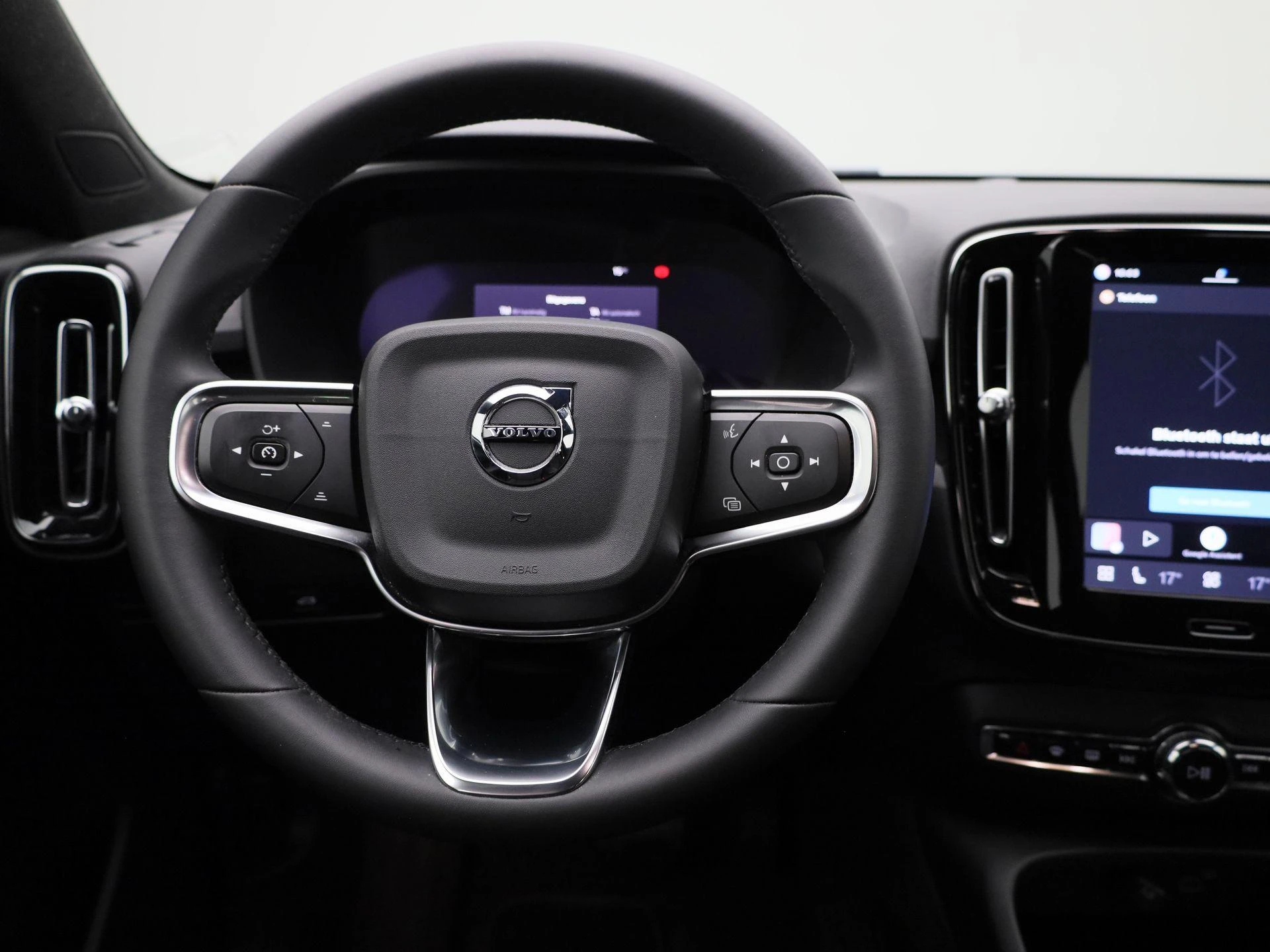 Volvo-XC40-image-2