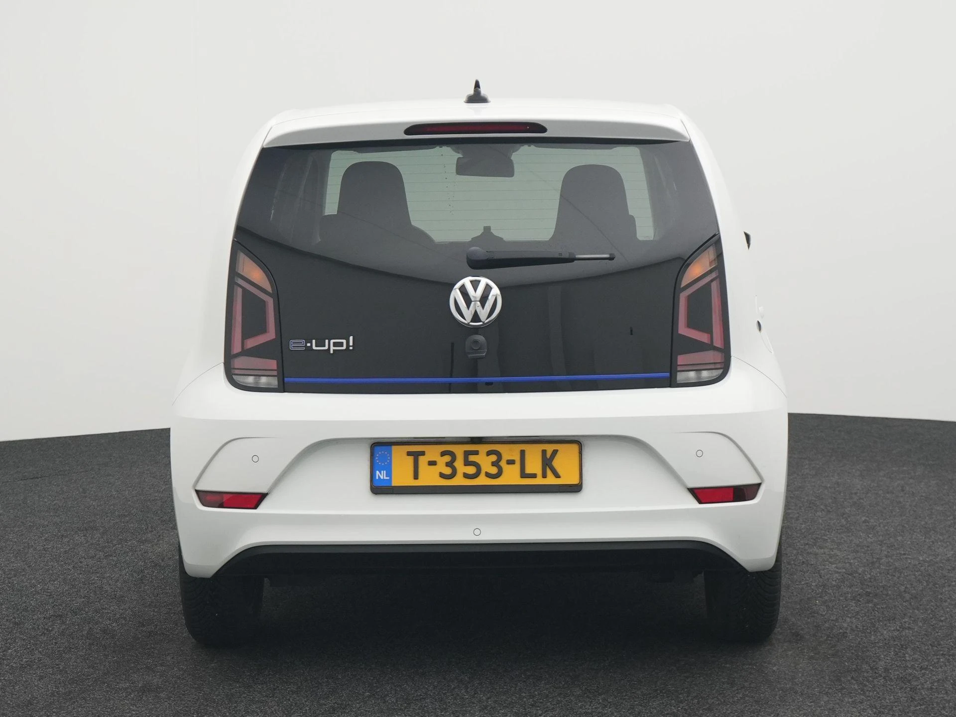 Volkswagen-e-up!-image-4