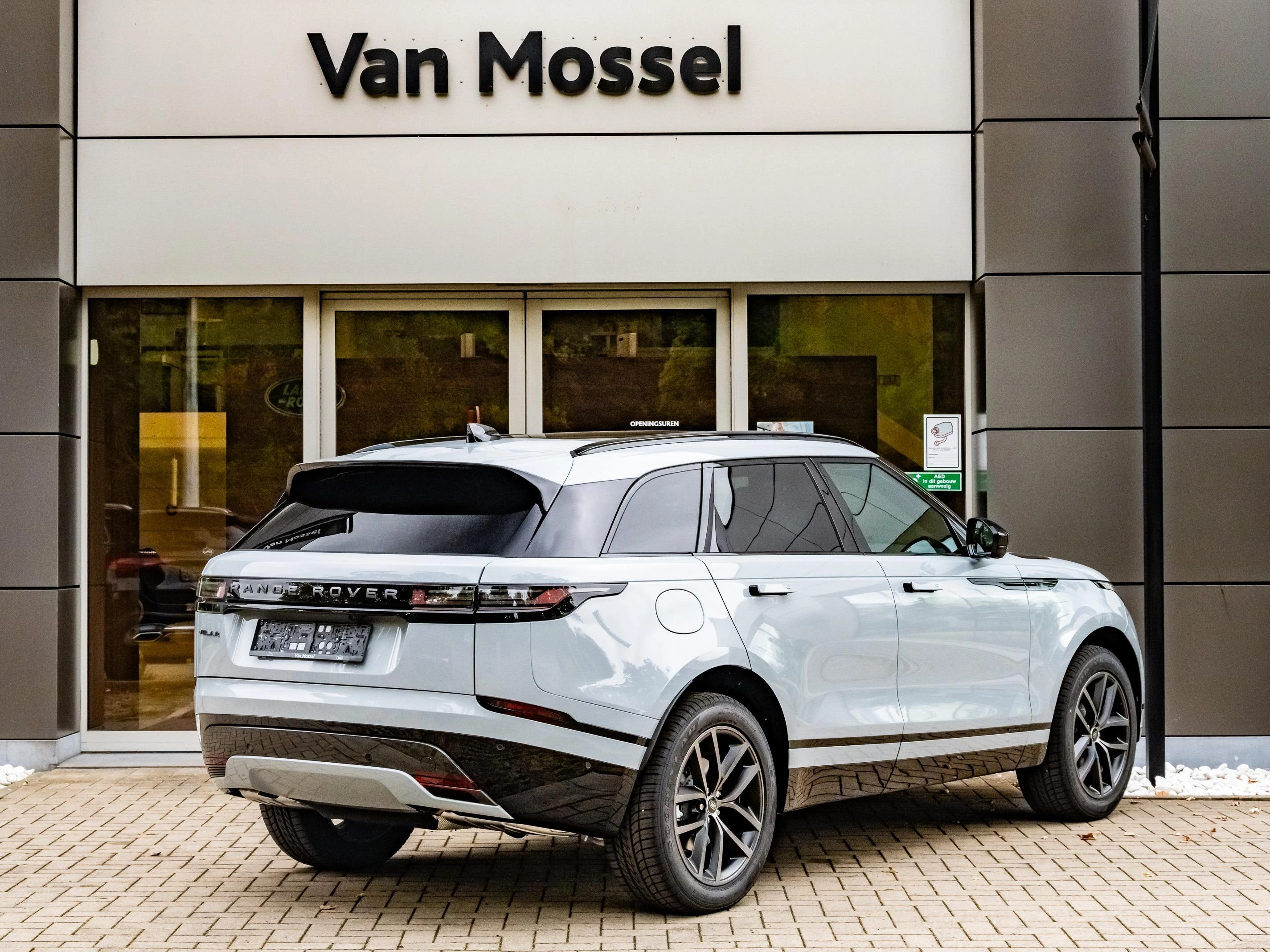 Land Rover-Range Rover Velar-image-5