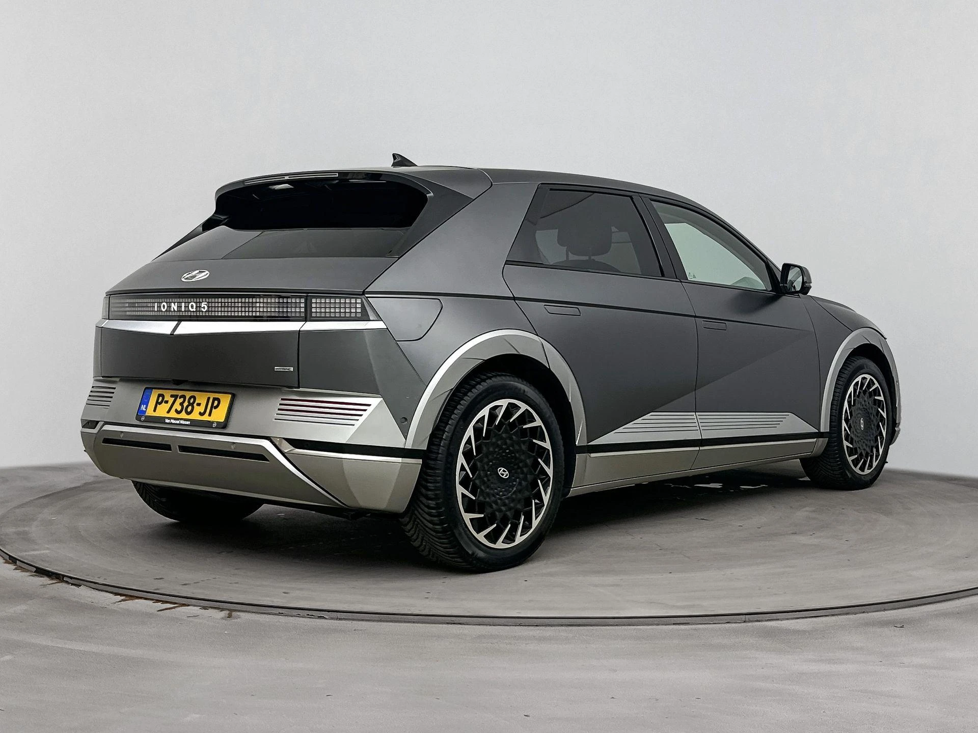 Hyundai-IONIQ 5-image-3