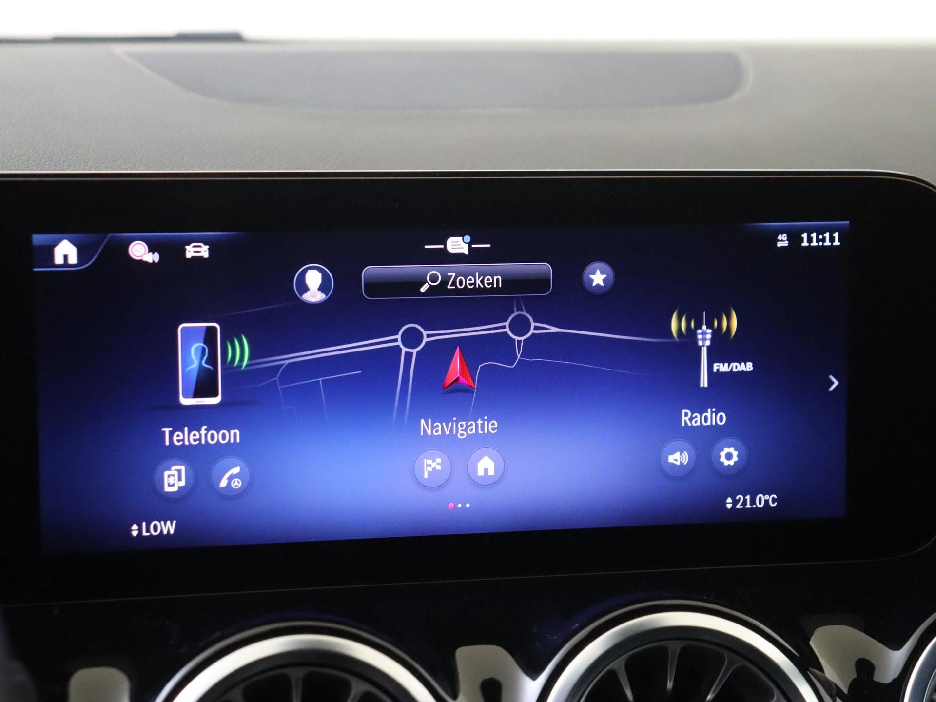 Mercedes-Benz-GLA-image-15