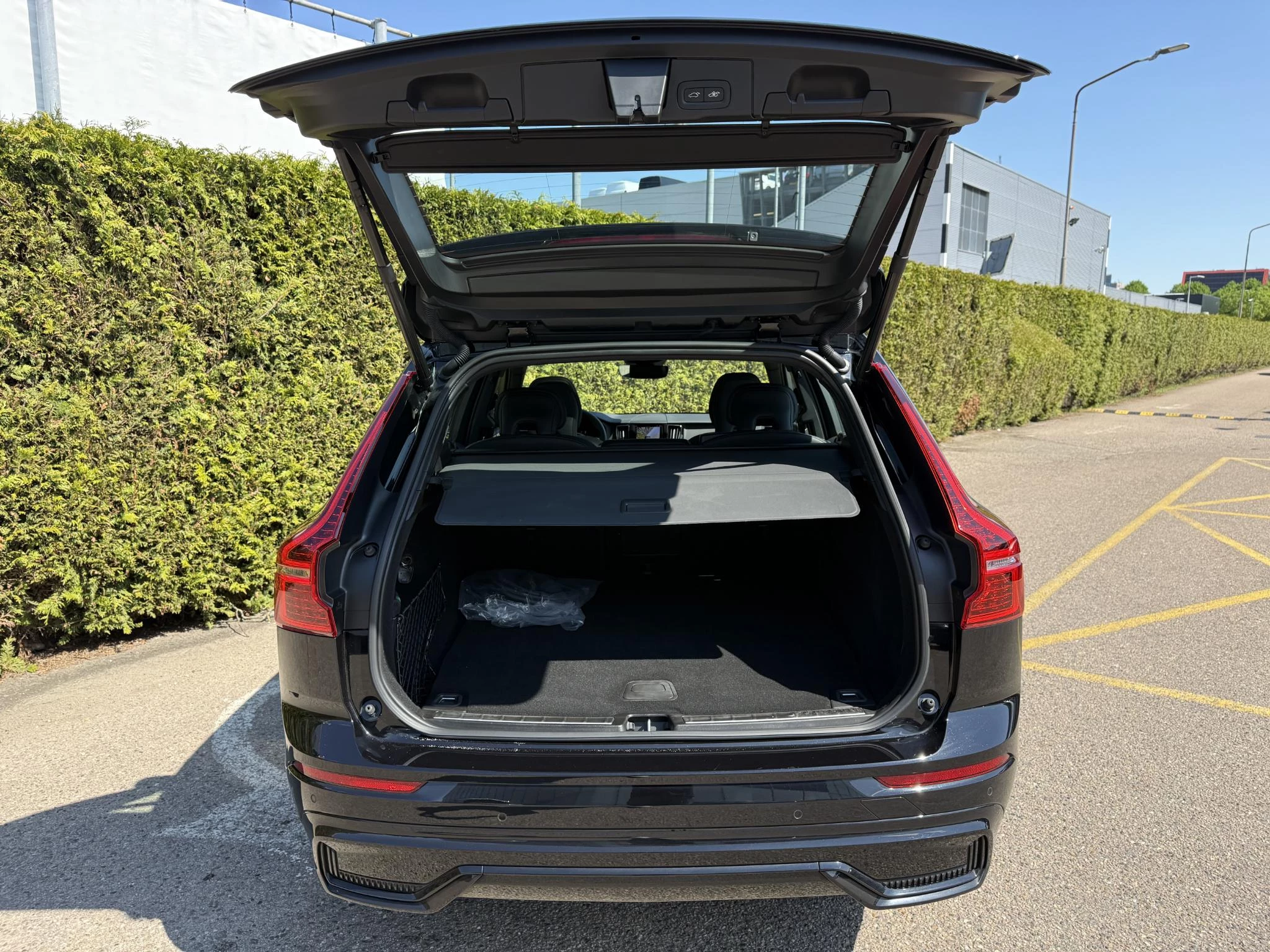 Volvo XC60 T6 Plug-in Hybrid AWD Plus Black Edition