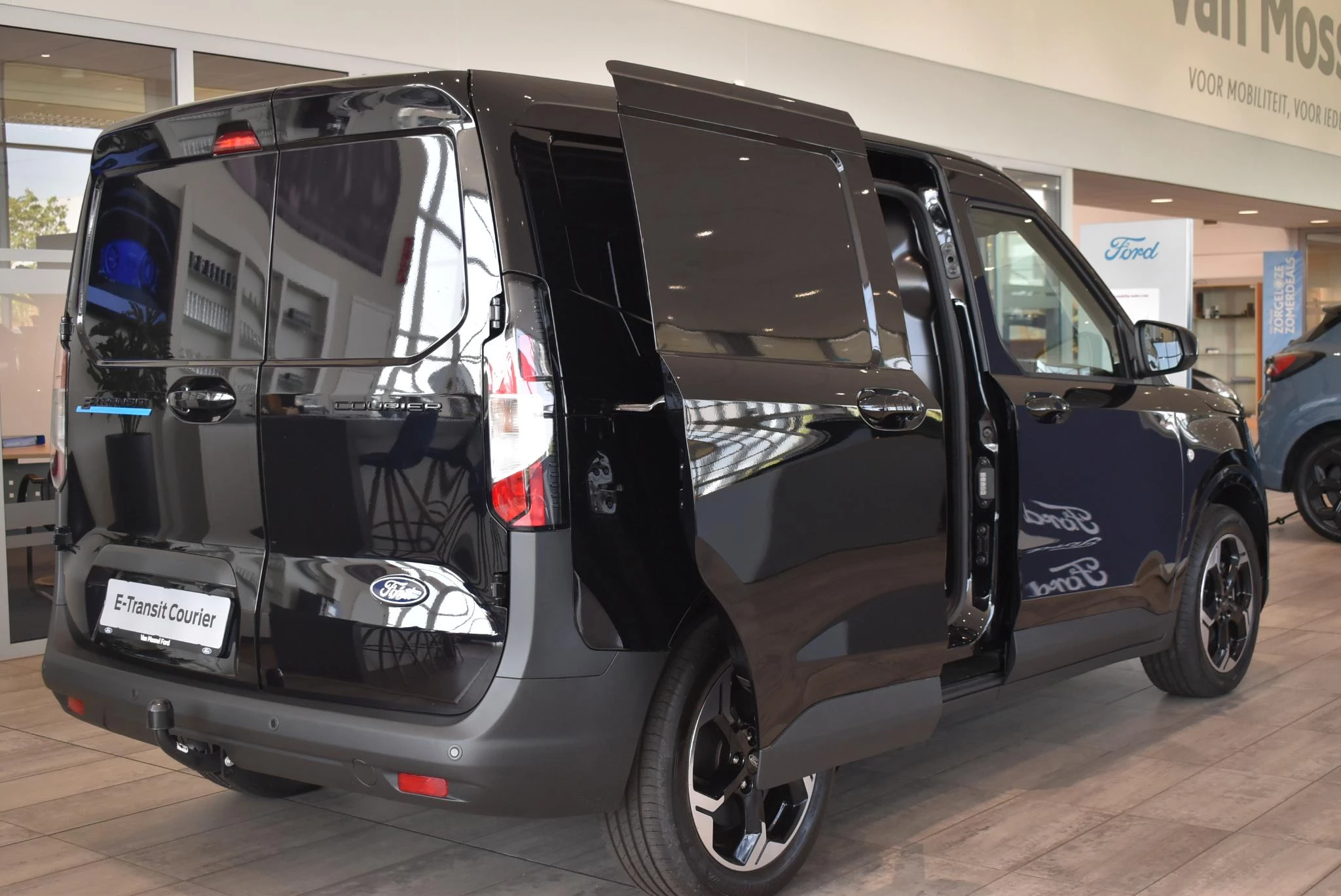 Ford E-Transit Cour. Limited 44 kWh