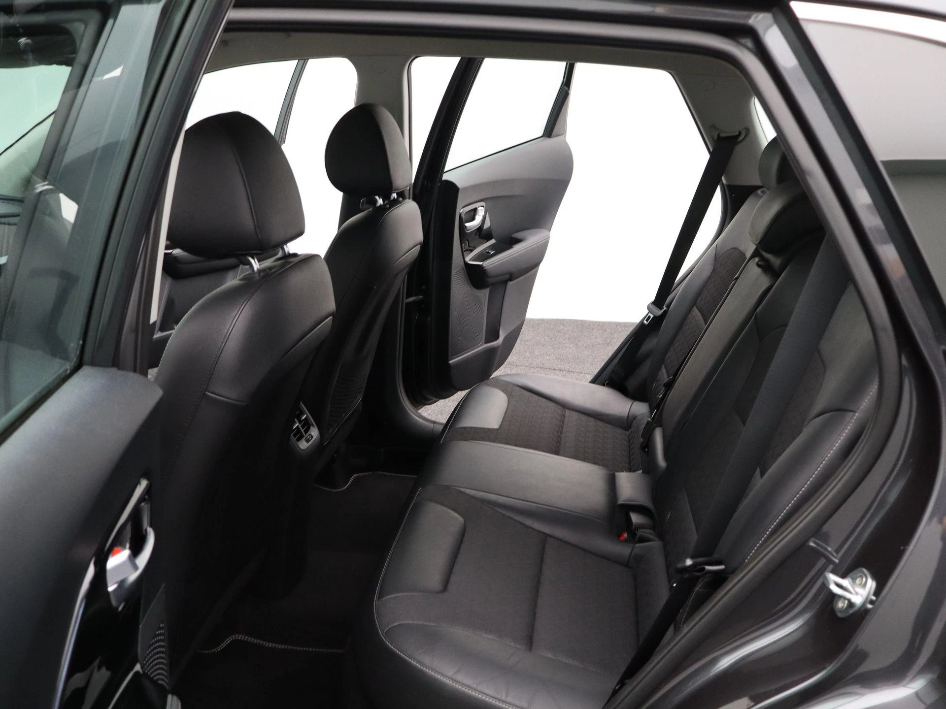 Kia-Niro-image-11