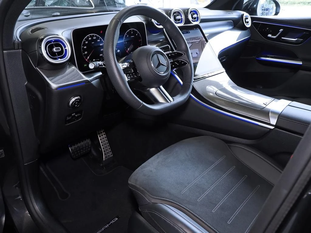 Mercedes-Benz-GLC 300 d-image-8