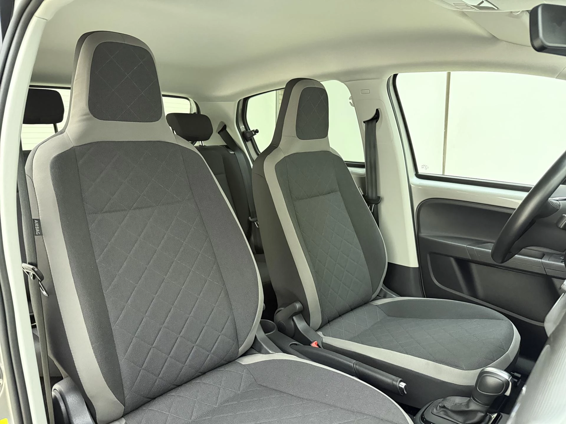 Volkswagen-e-up!-image-5