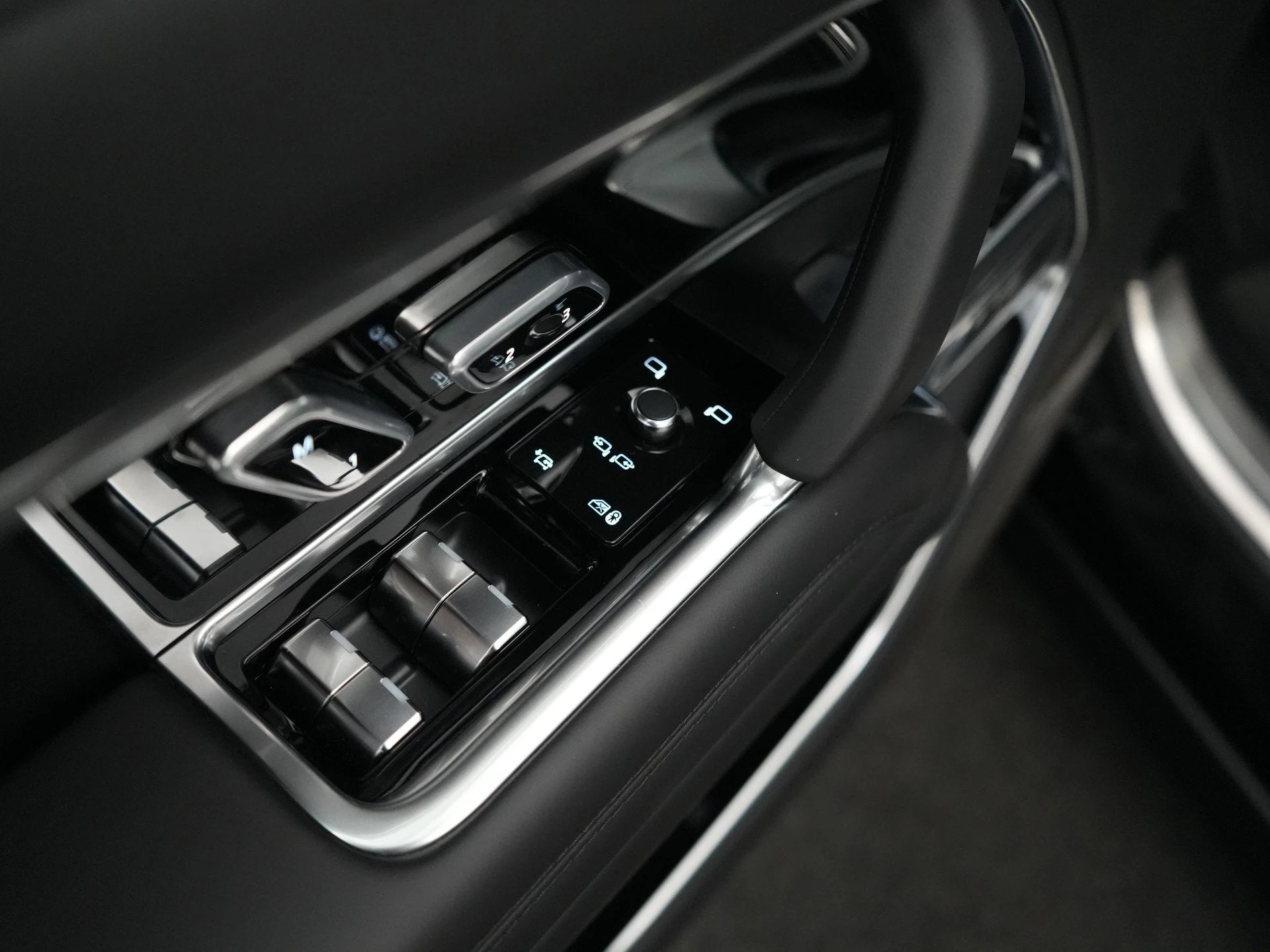 Land Rover-Range Rover-image-41