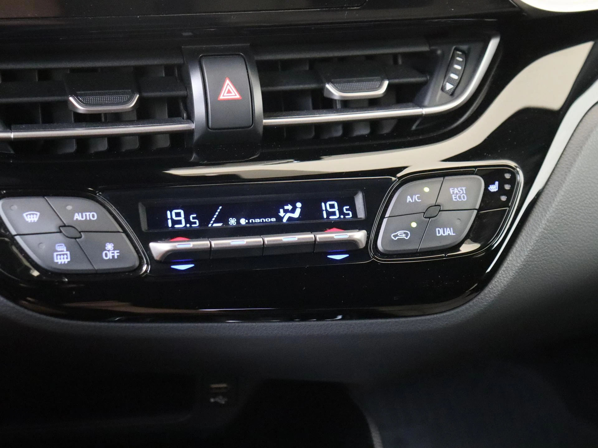 Toyota C-HR 2.0 Hybrid Executive AUTOMAAT