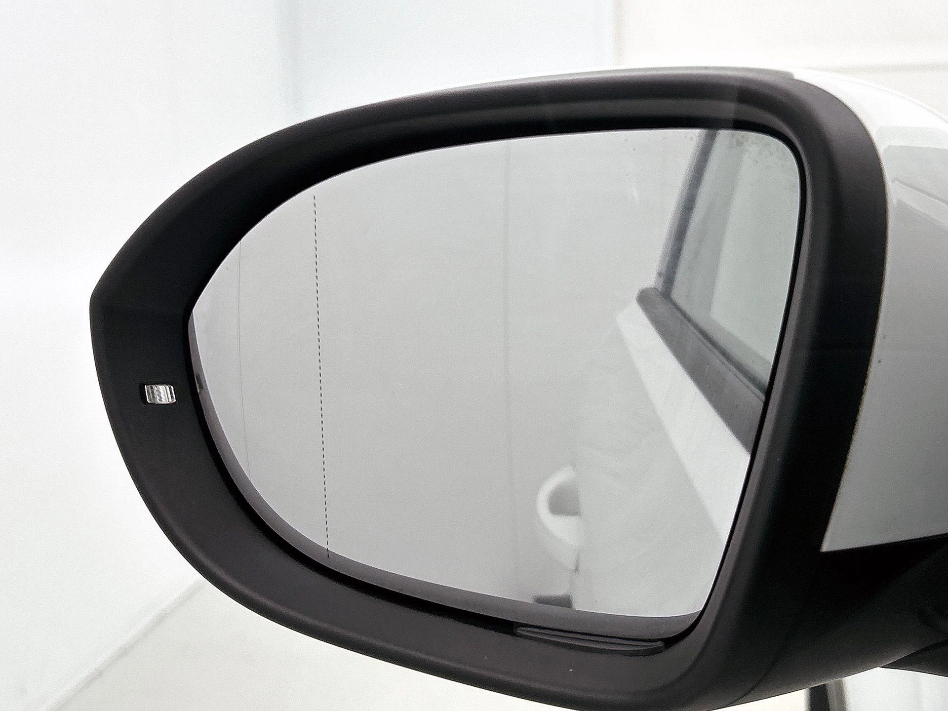 Volkswagen-T-Roc-image-18