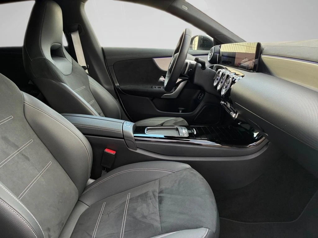 Mercedes-Benz-CLA 200 d-image-15