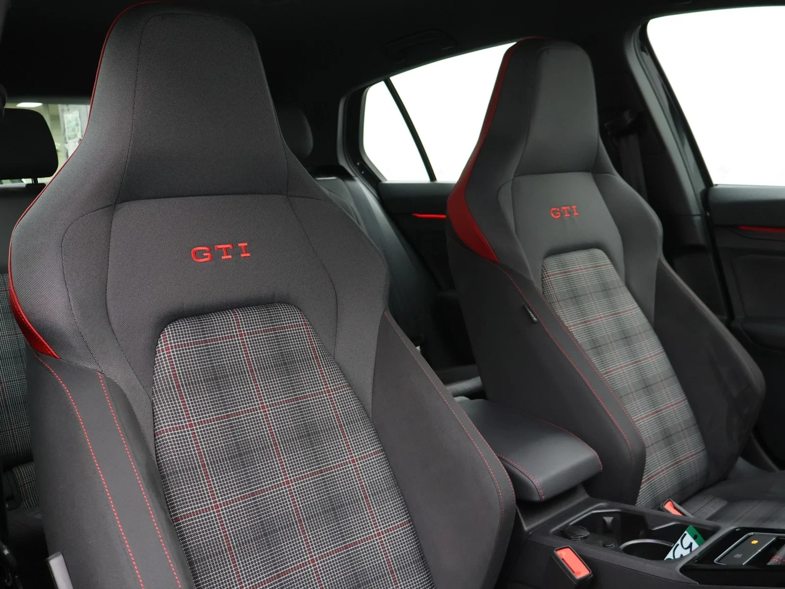 Volkswagen-Golf-image-12