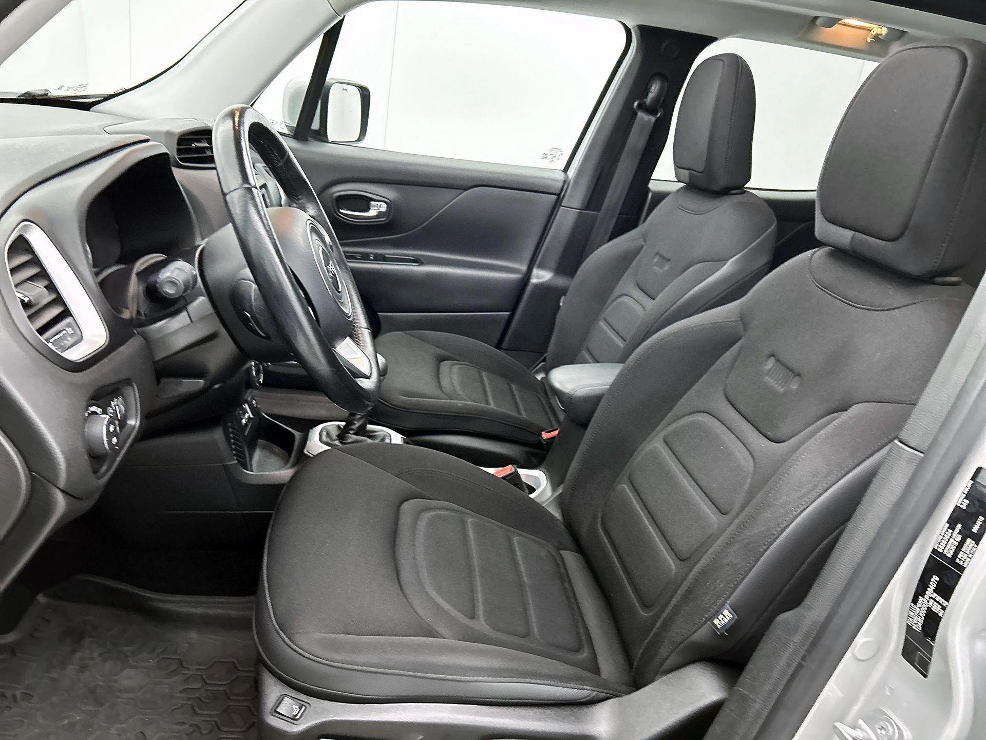 Jeep-Renegade-image-37