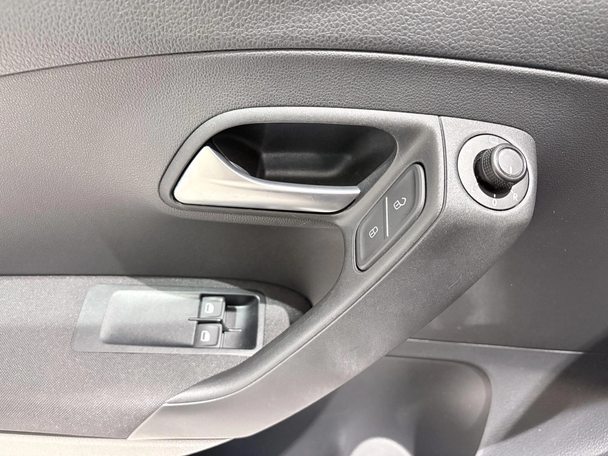 Volkswagen-Polo-image-11