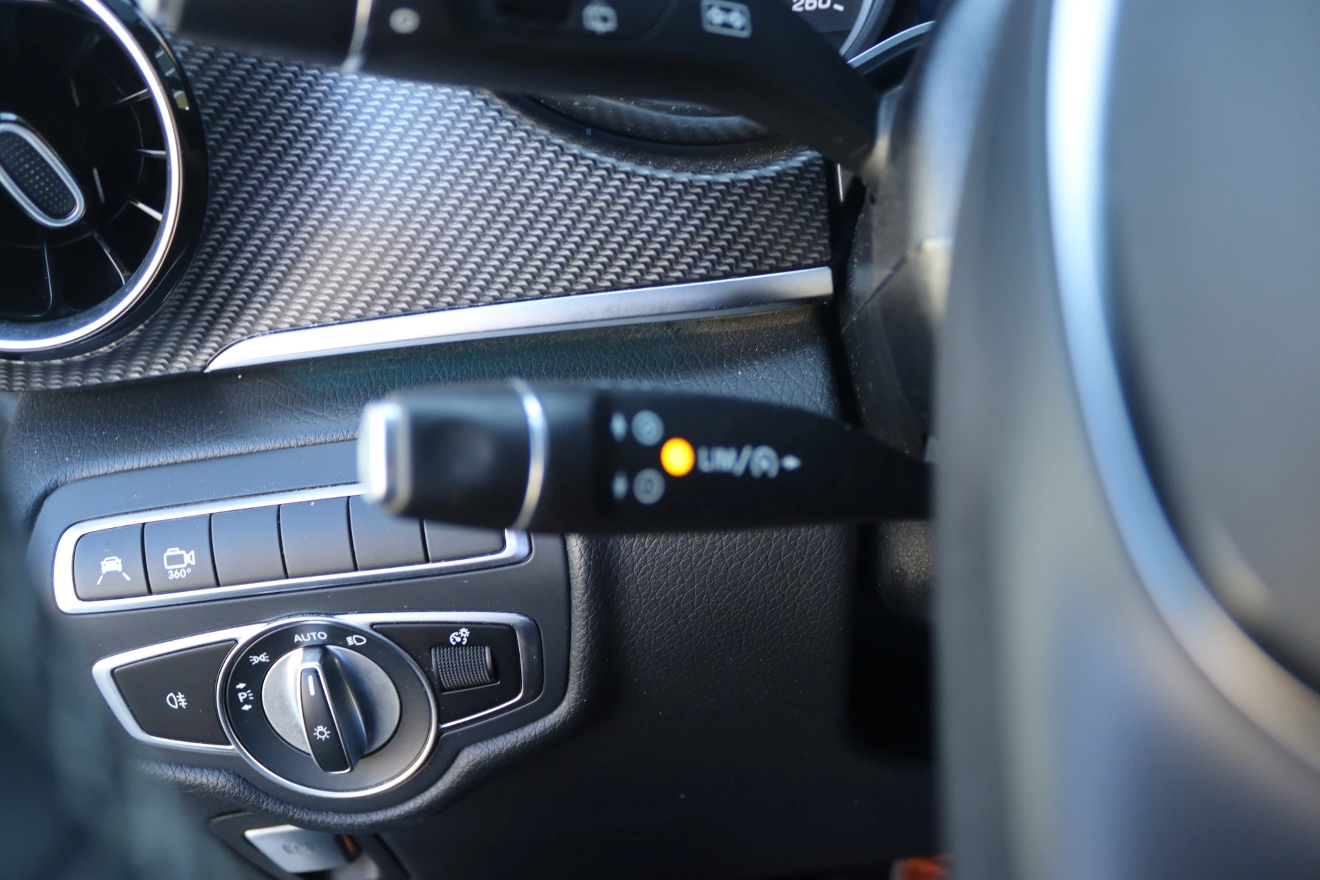 Mercedes-Benz-V-Klasse-image-13