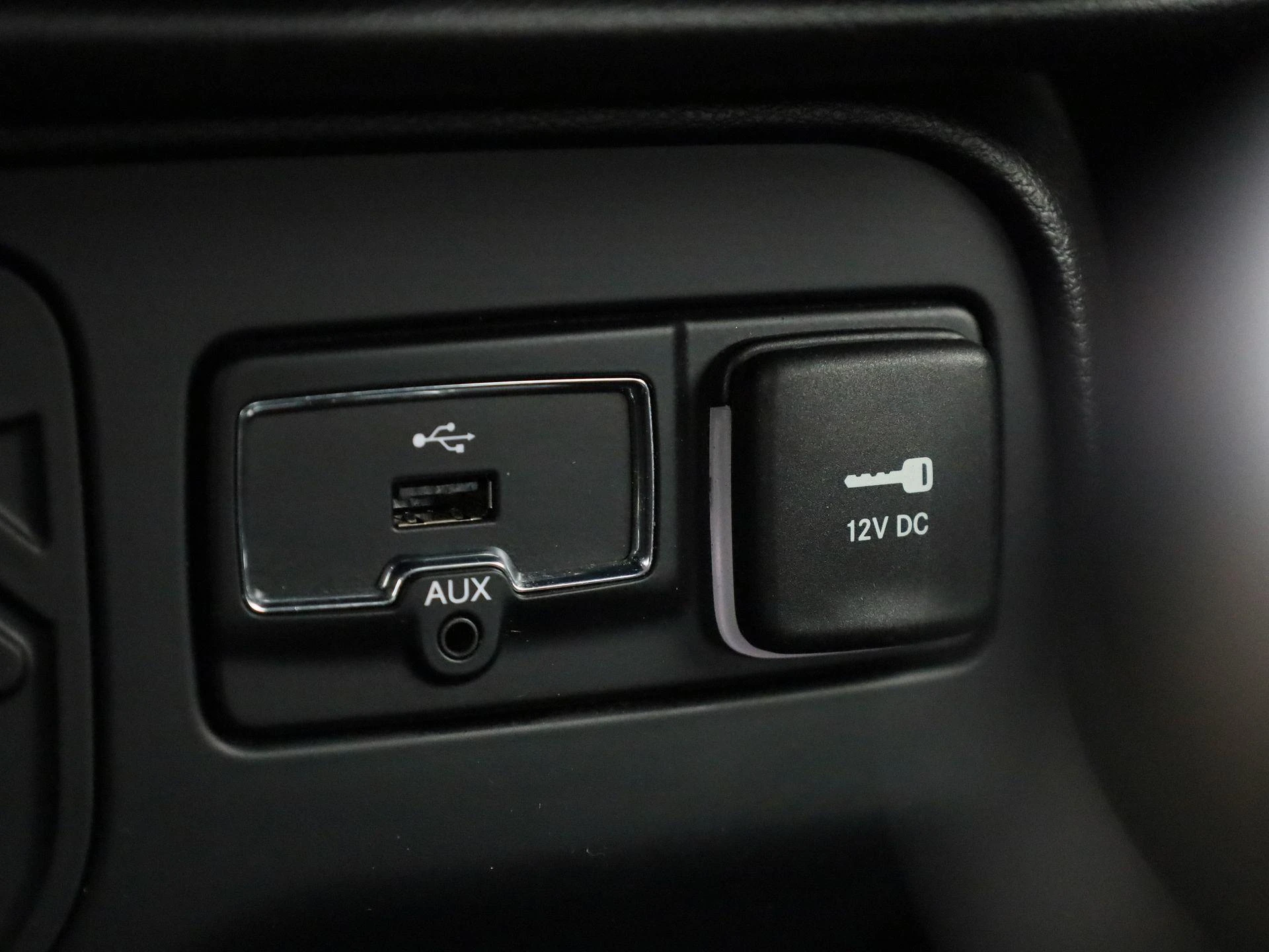 Jeep-Renegade-image-24