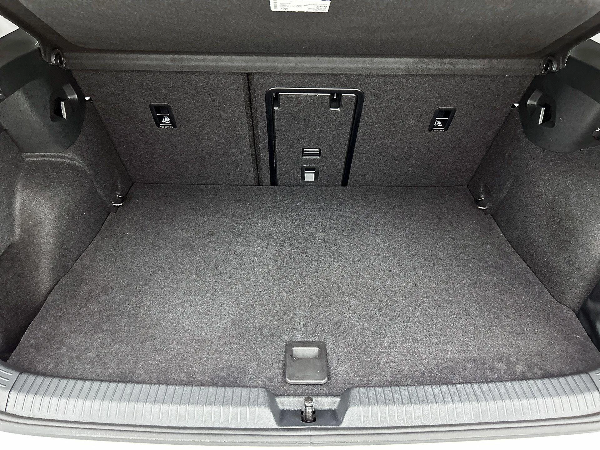 Volkswagen-Golf-image-25