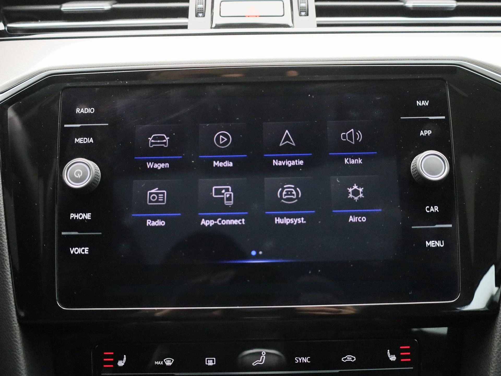 Volkswagen-Passat-image-26