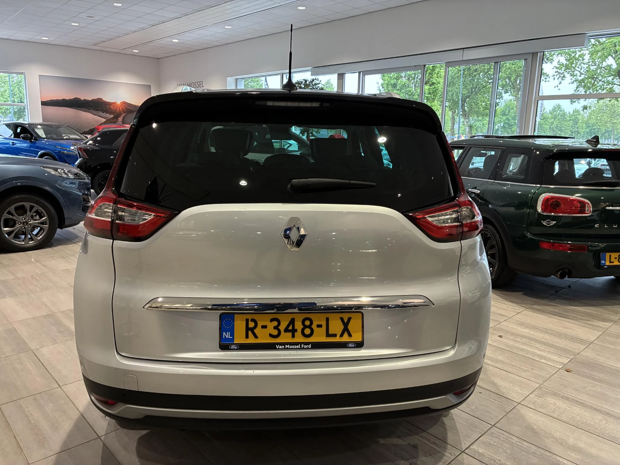 Renault-Grand Scénic-image-3