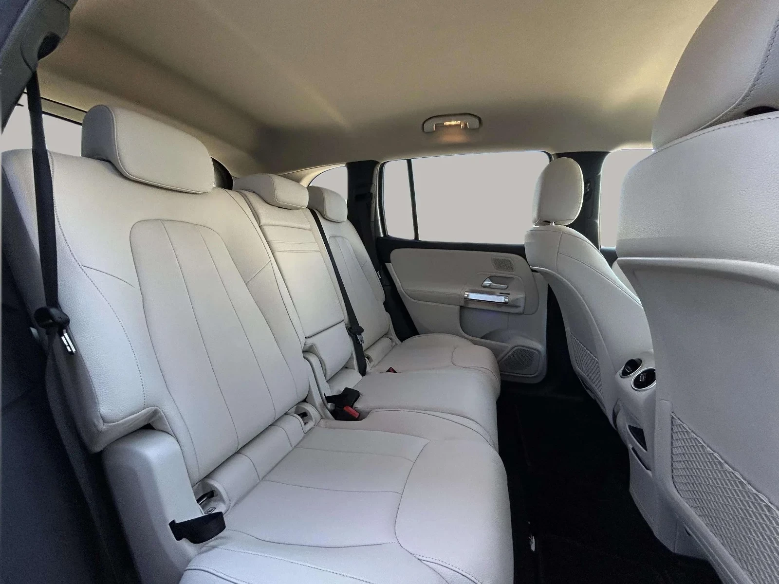 Mercedes-Benz-EQB-image-16