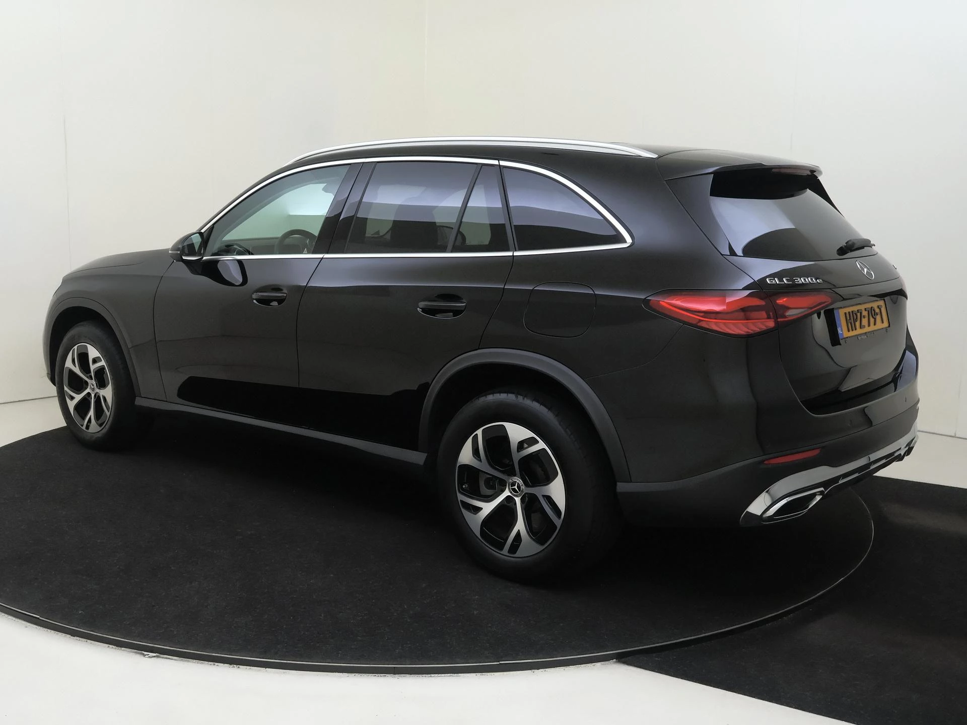 Mercedes-Benz-GLC-image-2