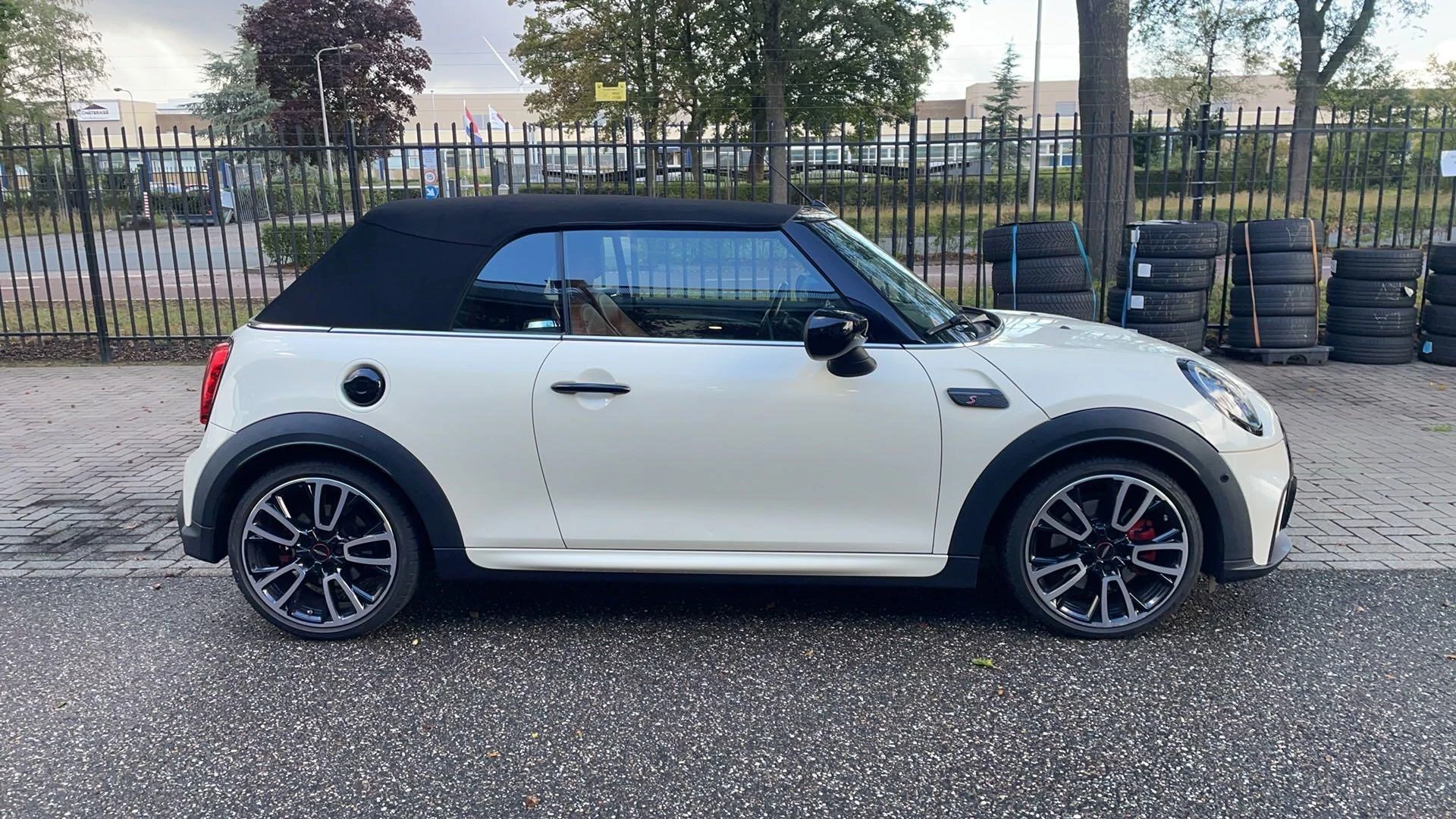 MINI-Cooper S Cabrio-image-4