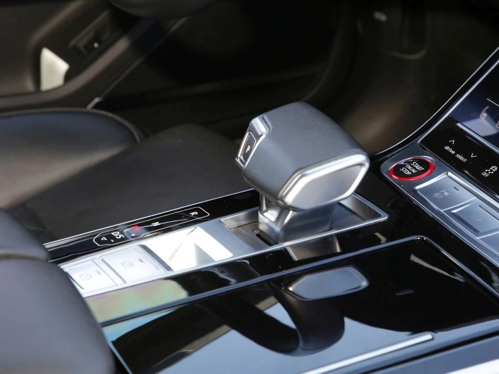 Audi S8 4.0 TFSI quattro PANO*360°*STHZ*MATRIX*LEDER*B&O