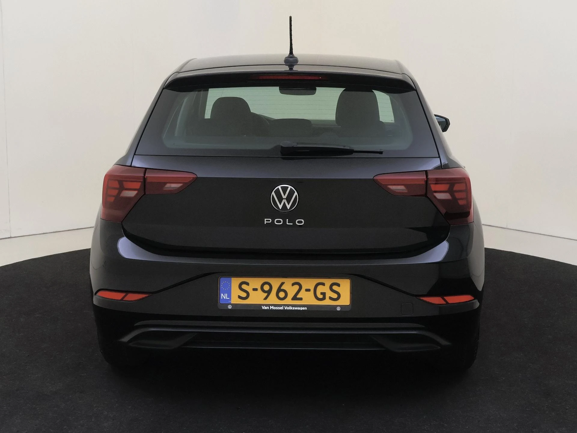 Volkswagen-Polo-image-6