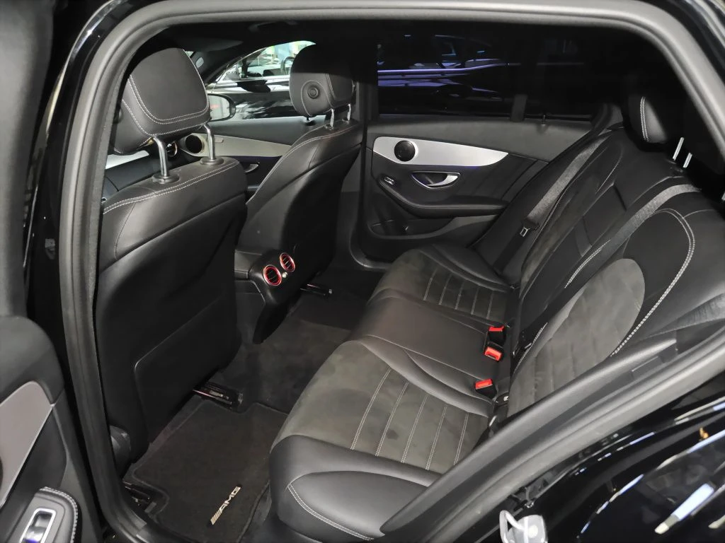 Mercedes-Benz-C-Klasse 300-image-12