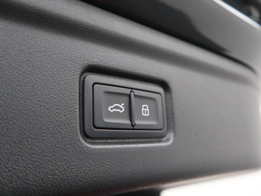 Audi A6 Avant e-tron Audi A6 Avant Corporate S e-tron 210,00 kW *ENKEL VOORSTEL VOOR PROFFESIONELEN*