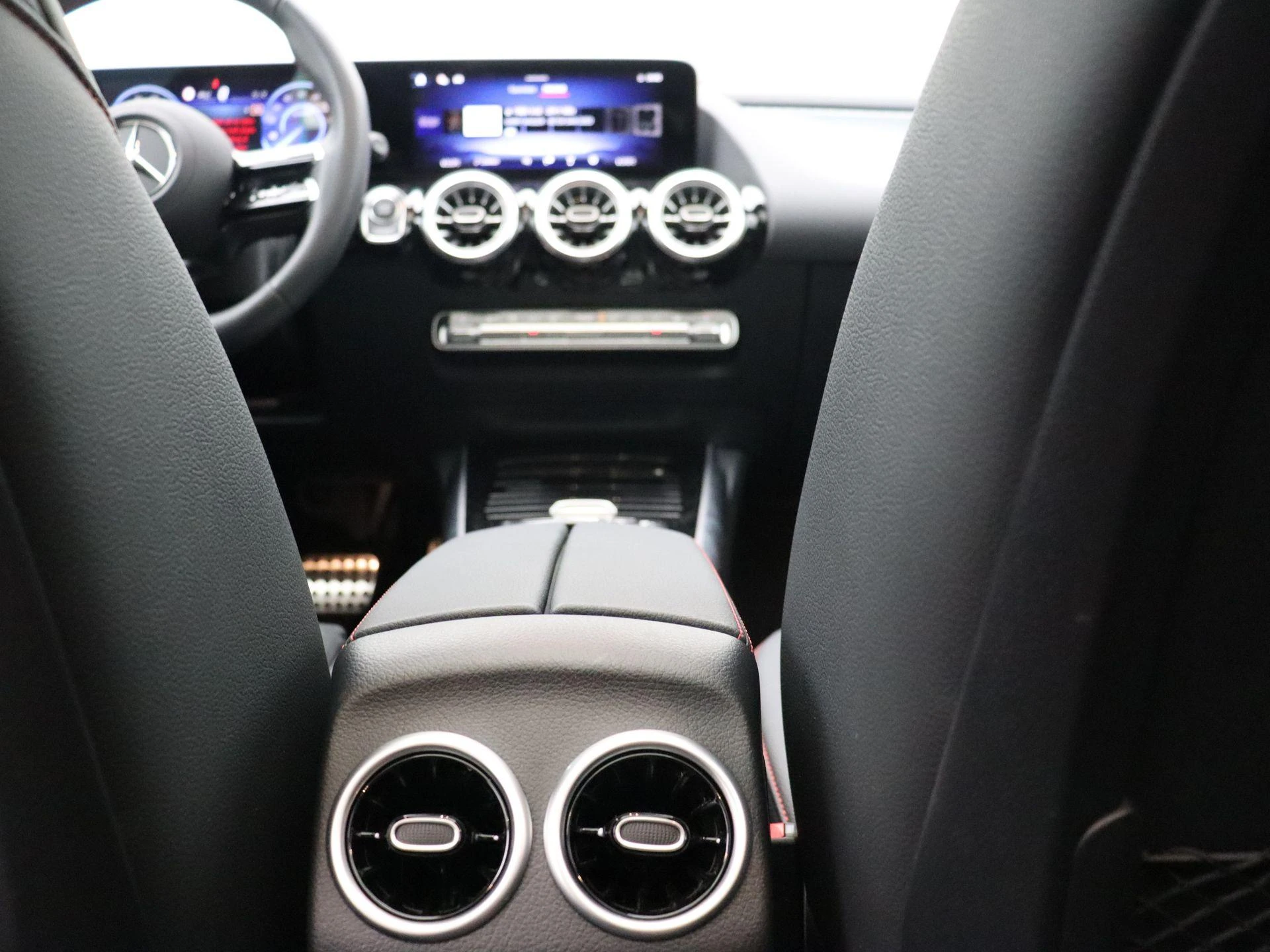 Mercedes-Benz EQA 250+ Star Edition + PANO + TREKHAAK + BURMESTER + HEAD UP +