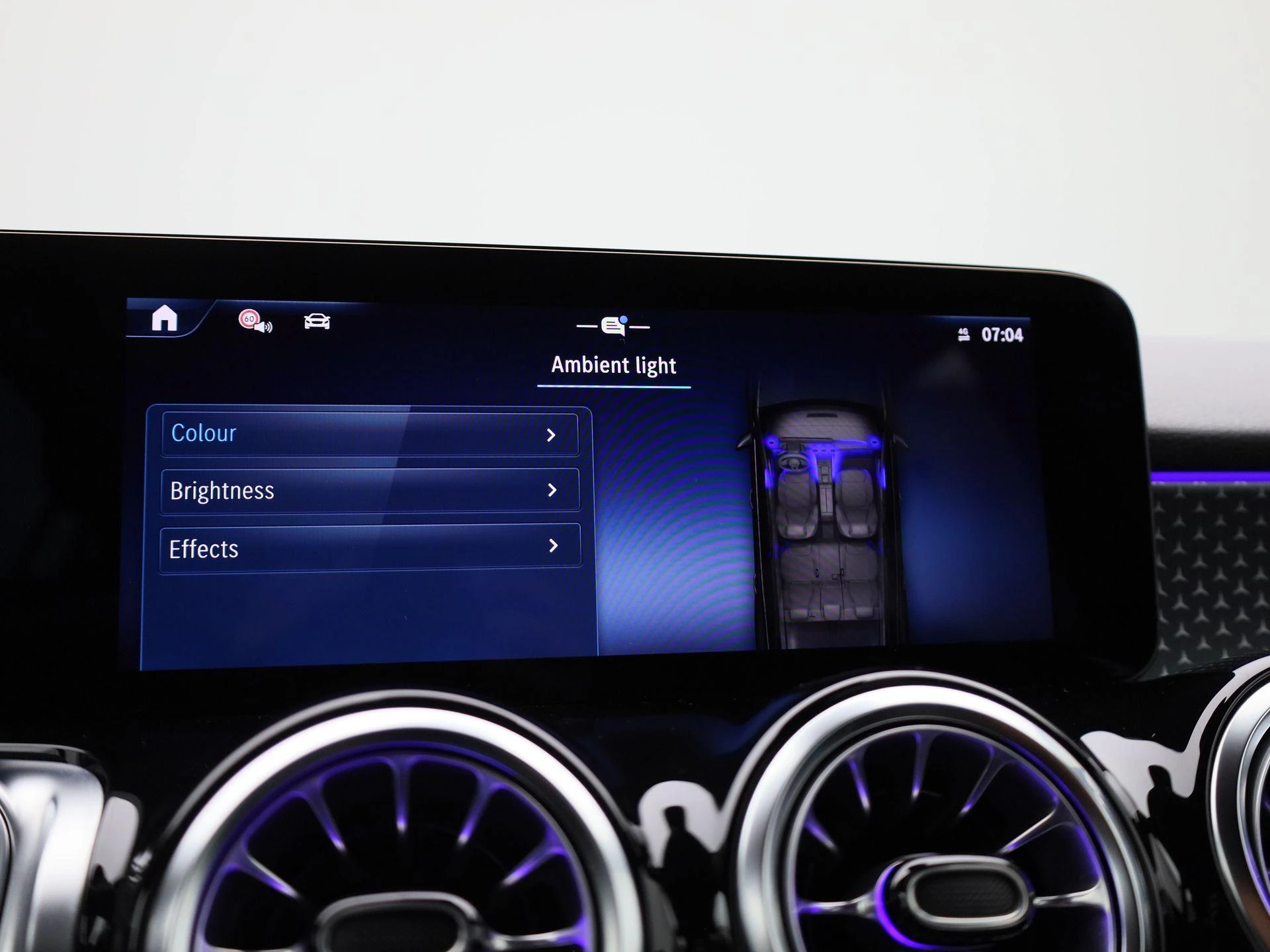 Mercedes-Benz-GLB-image-33