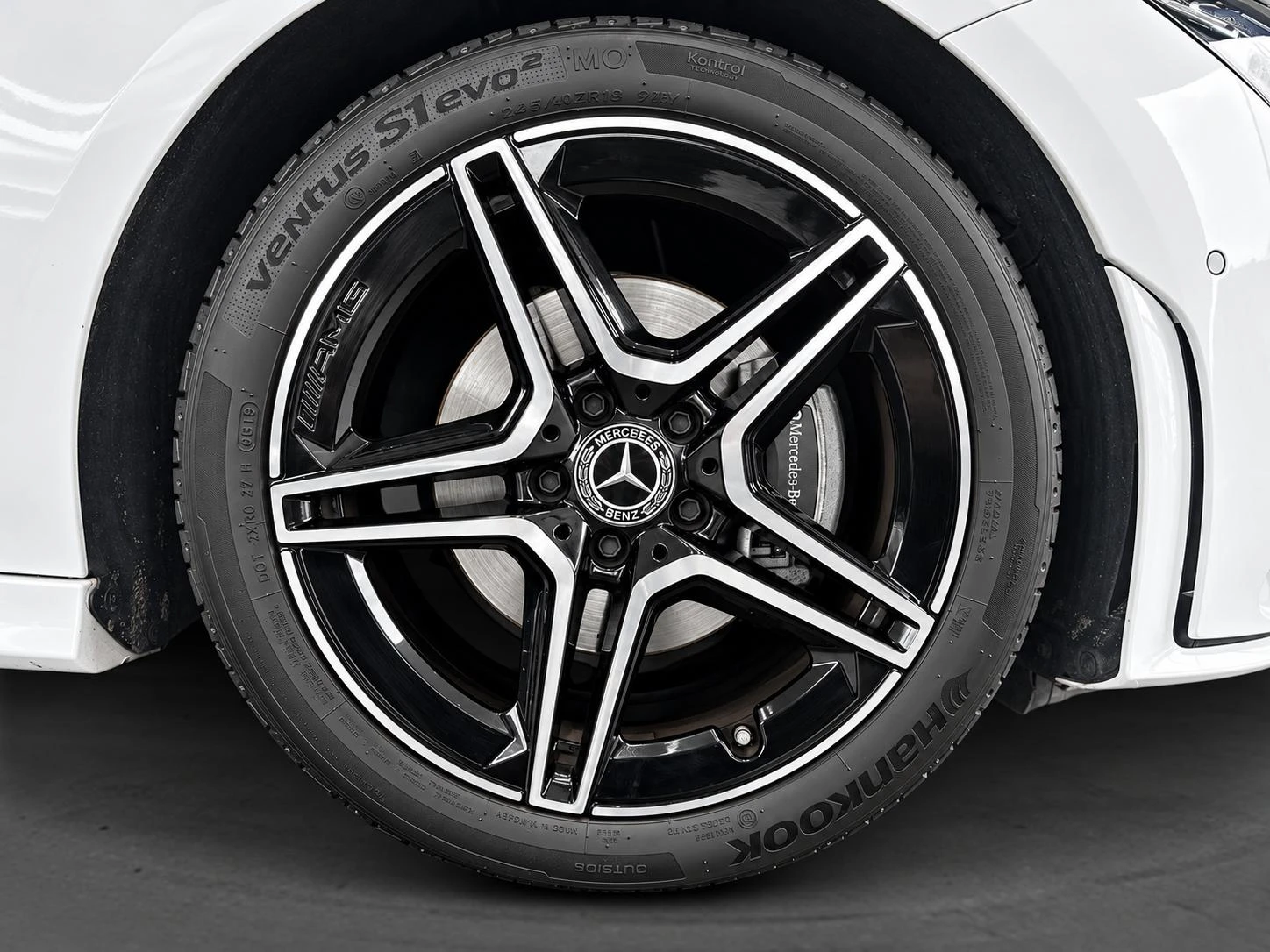 Mercedes-Benz-CLA-image-5