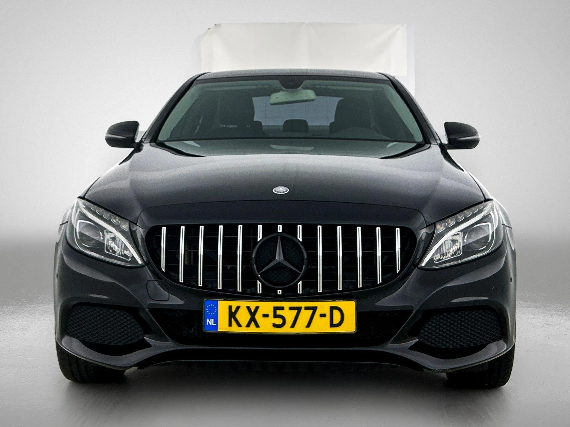 Mercedes-Benz-C-Klasse-image-5