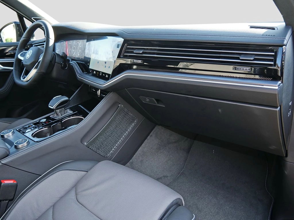 Volkswagen-Touareg-image-7
