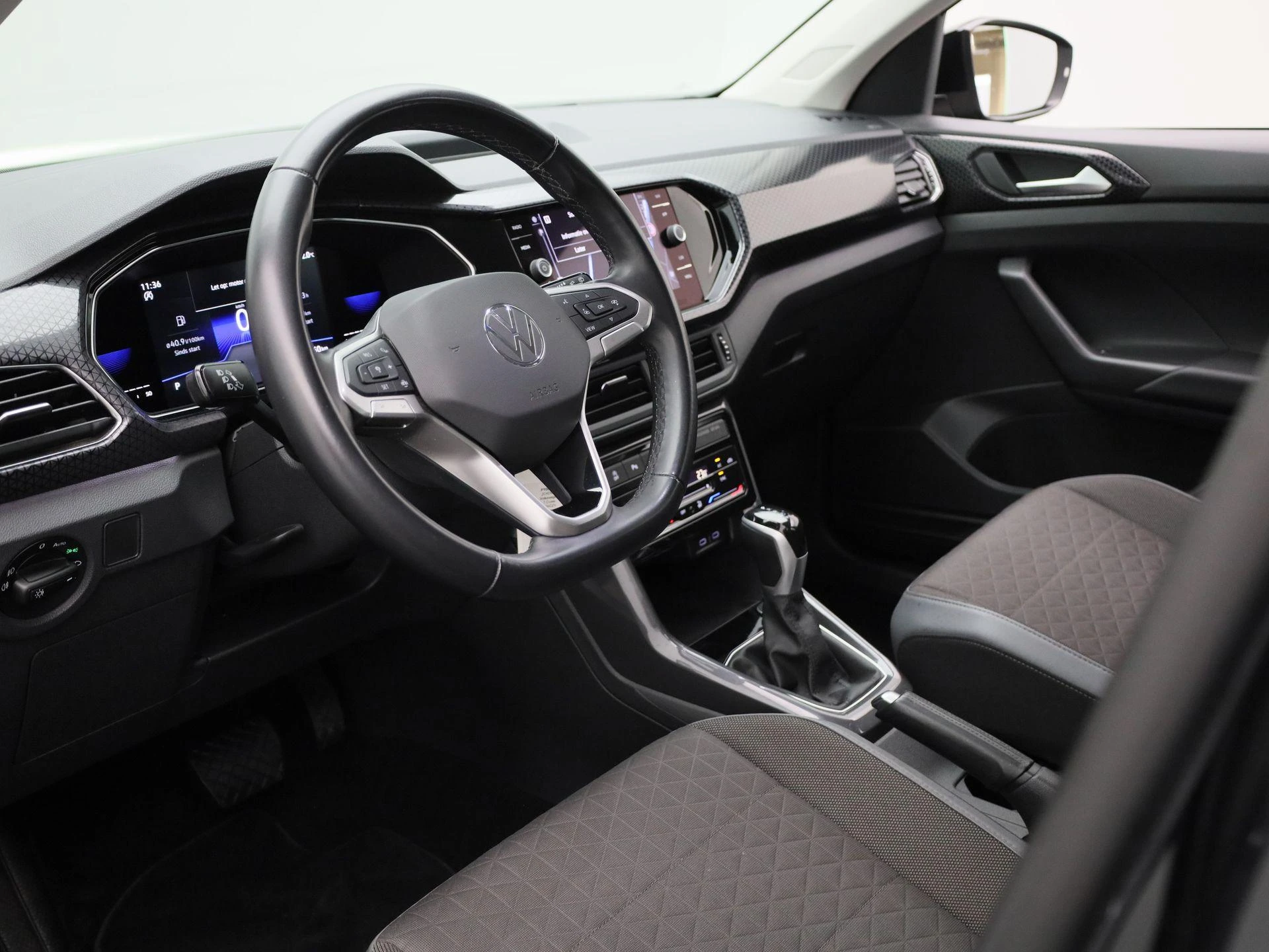Volkswagen-T-Cross-image-14