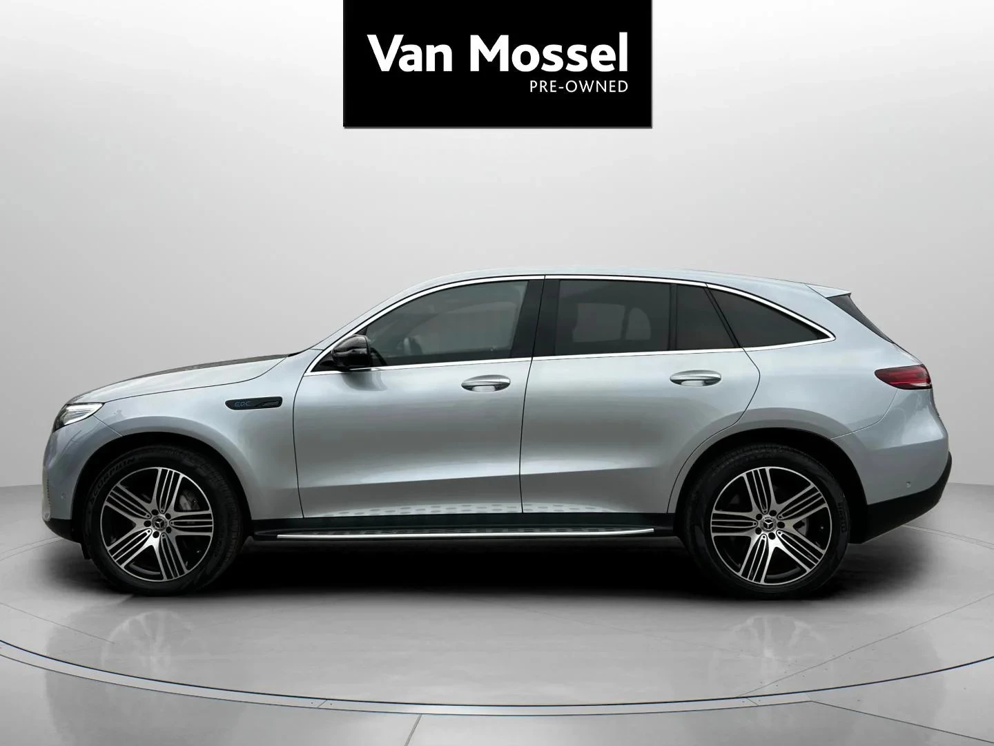 Mercedes-Benz-EQC-image-7