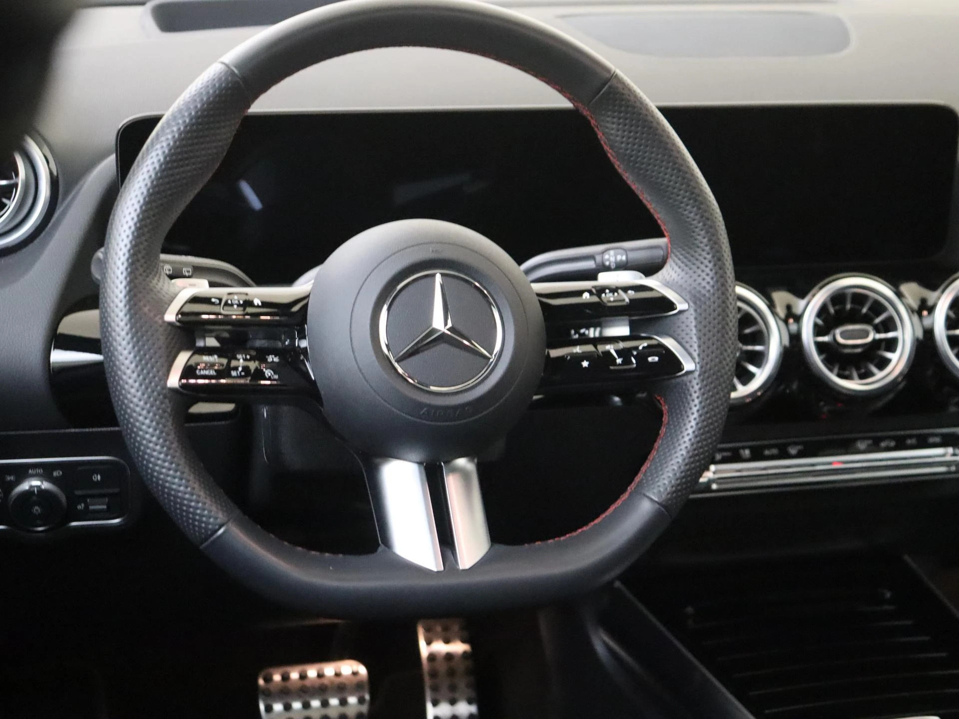 Mercedes-Benz-GLA-image-10