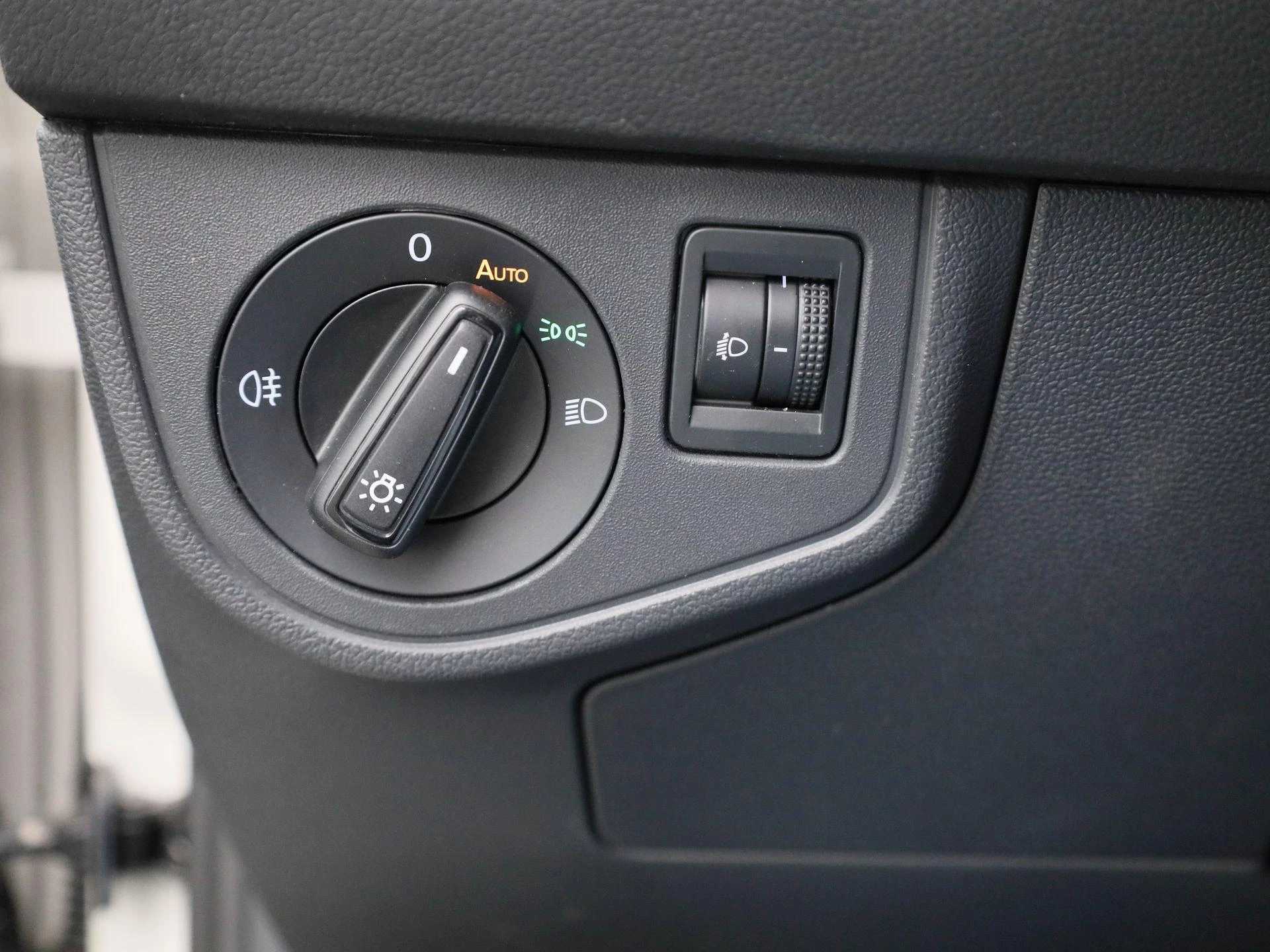 Volkswagen-Polo-image-25