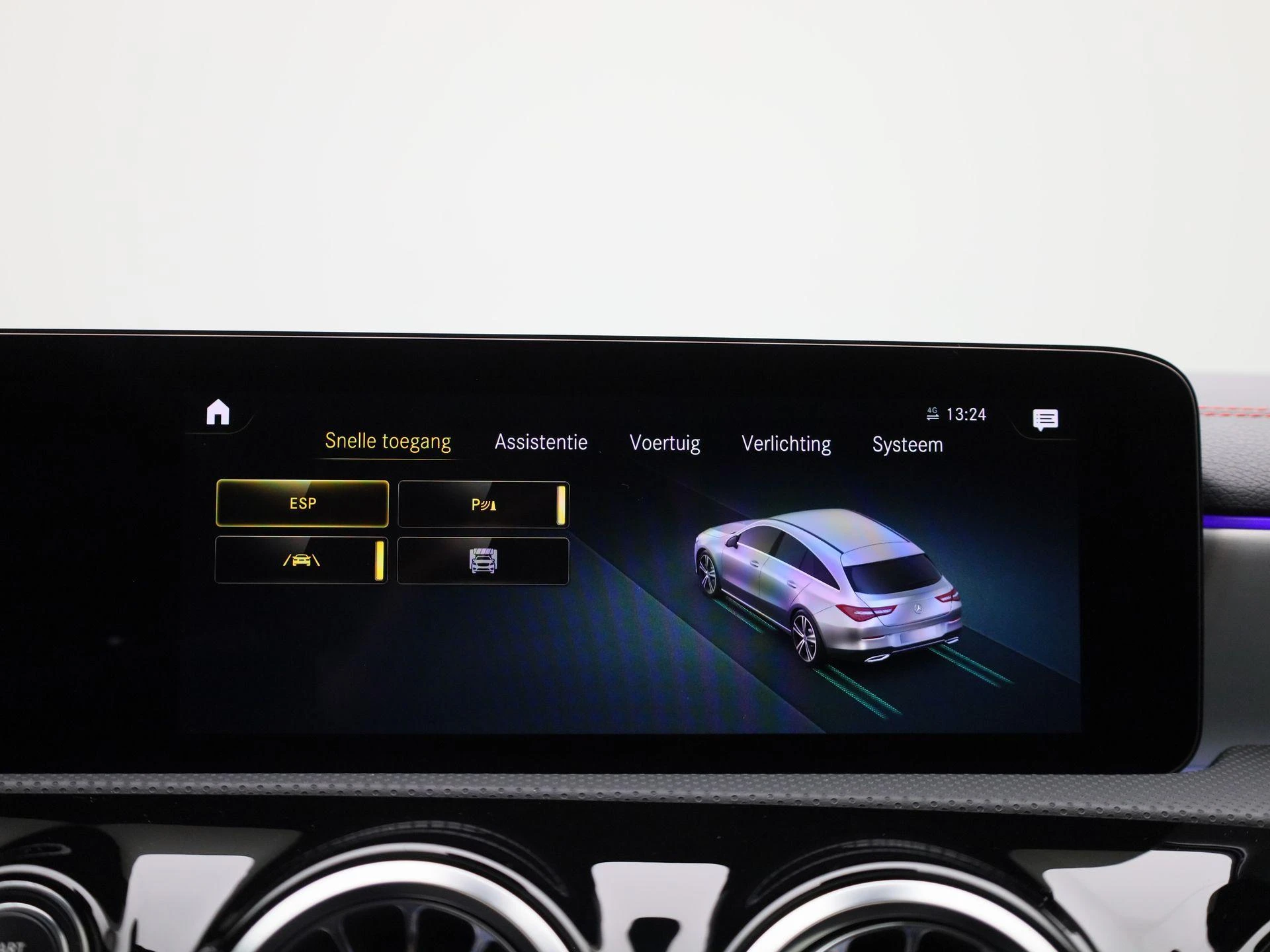 Mercedes-Benz-CLA-image-27