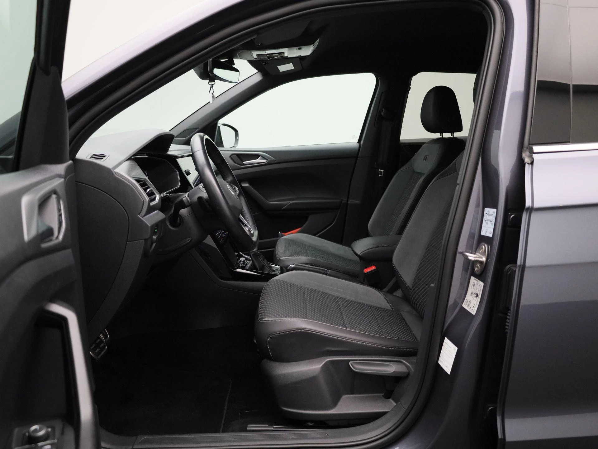 Volkswagen-T-Cross-image-8