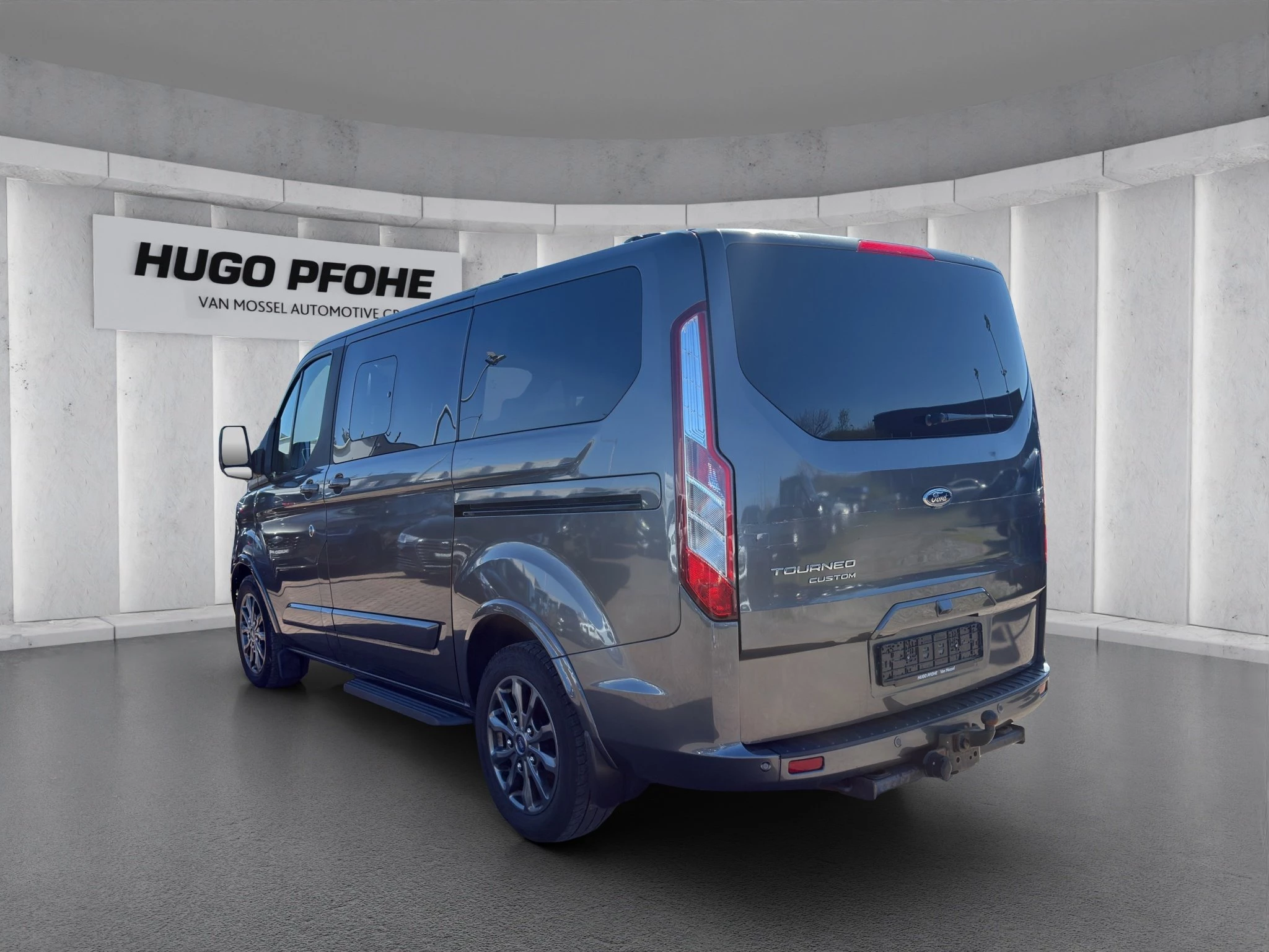 Ford-Tourneo Custom-image-2